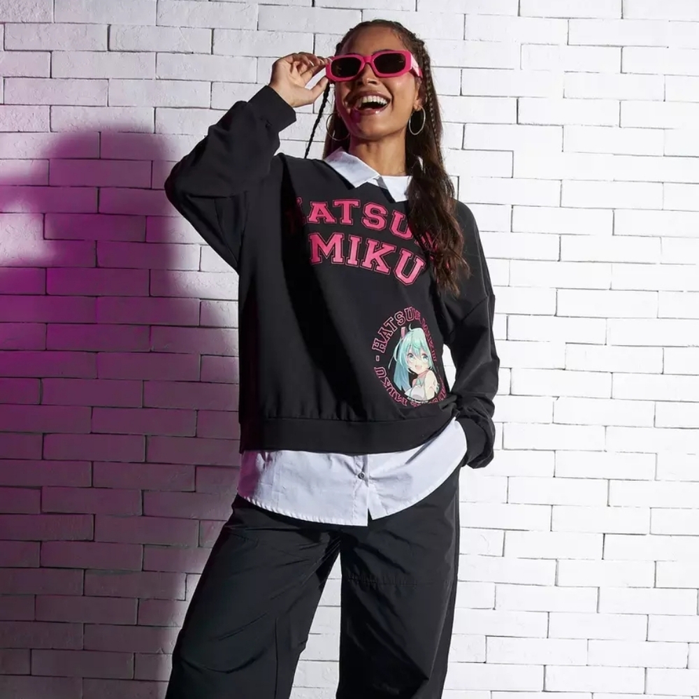 Hatsune Miku Sweatshirt with Collar